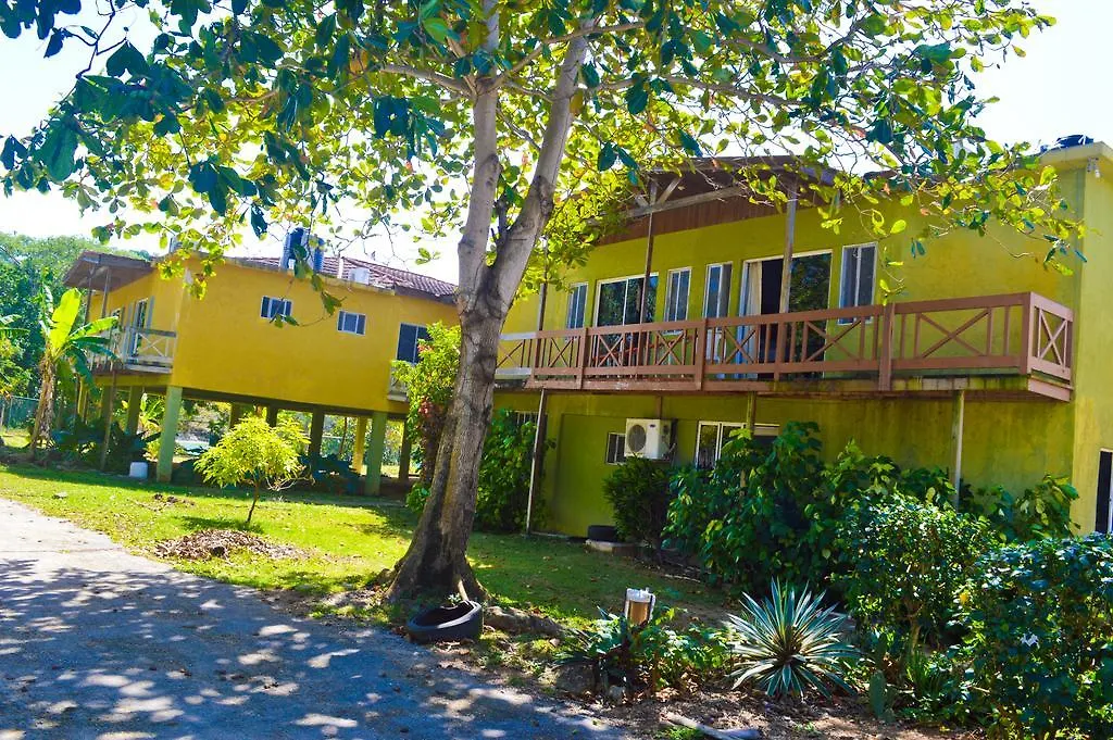 Lemer Guesthouse & Villa Lucea Maison d'hôtes