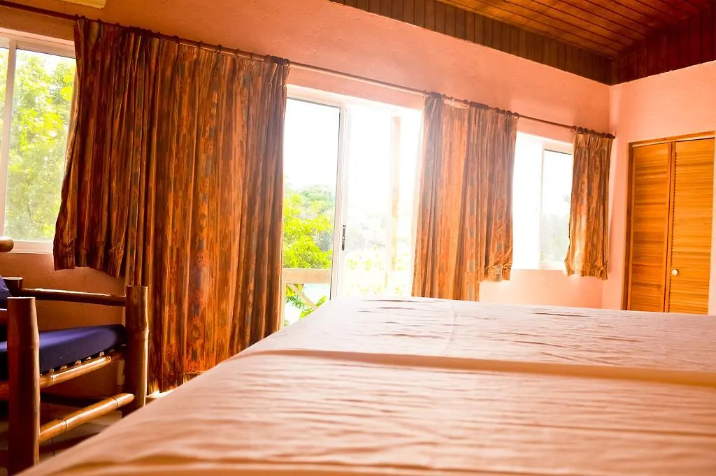 Lemer Guesthouse & Villa Lucea