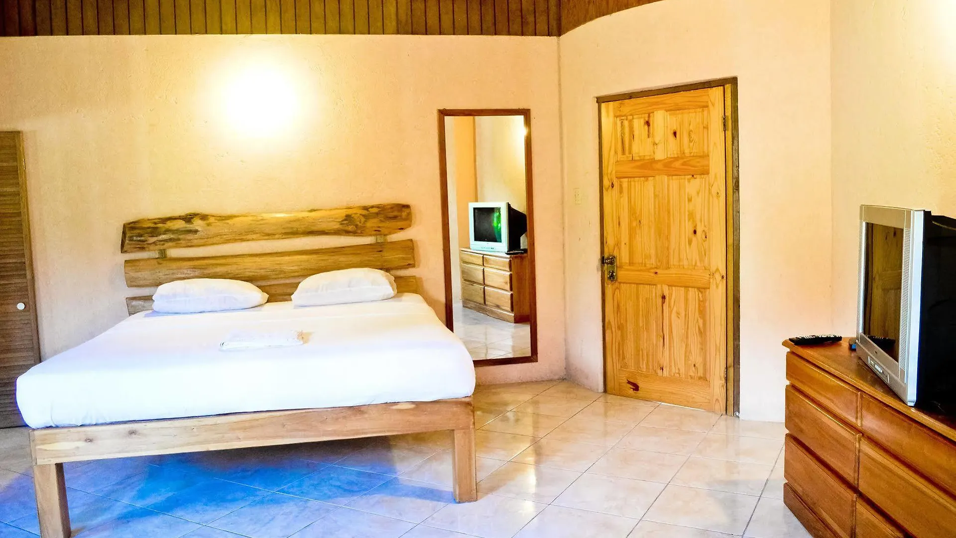 Lemer Guesthouse & Villa Lucea Maison d'hôtes