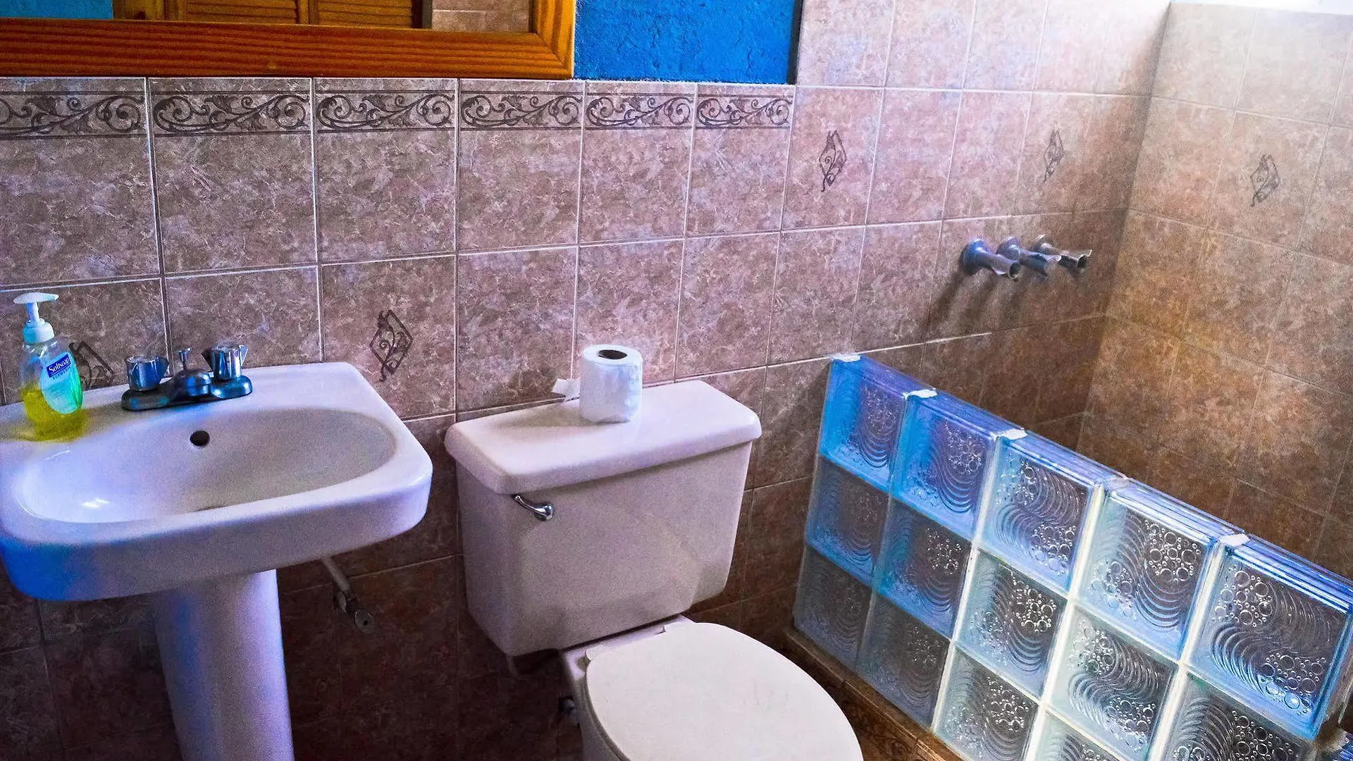 Lemer Guesthouse & Villa Lucea
