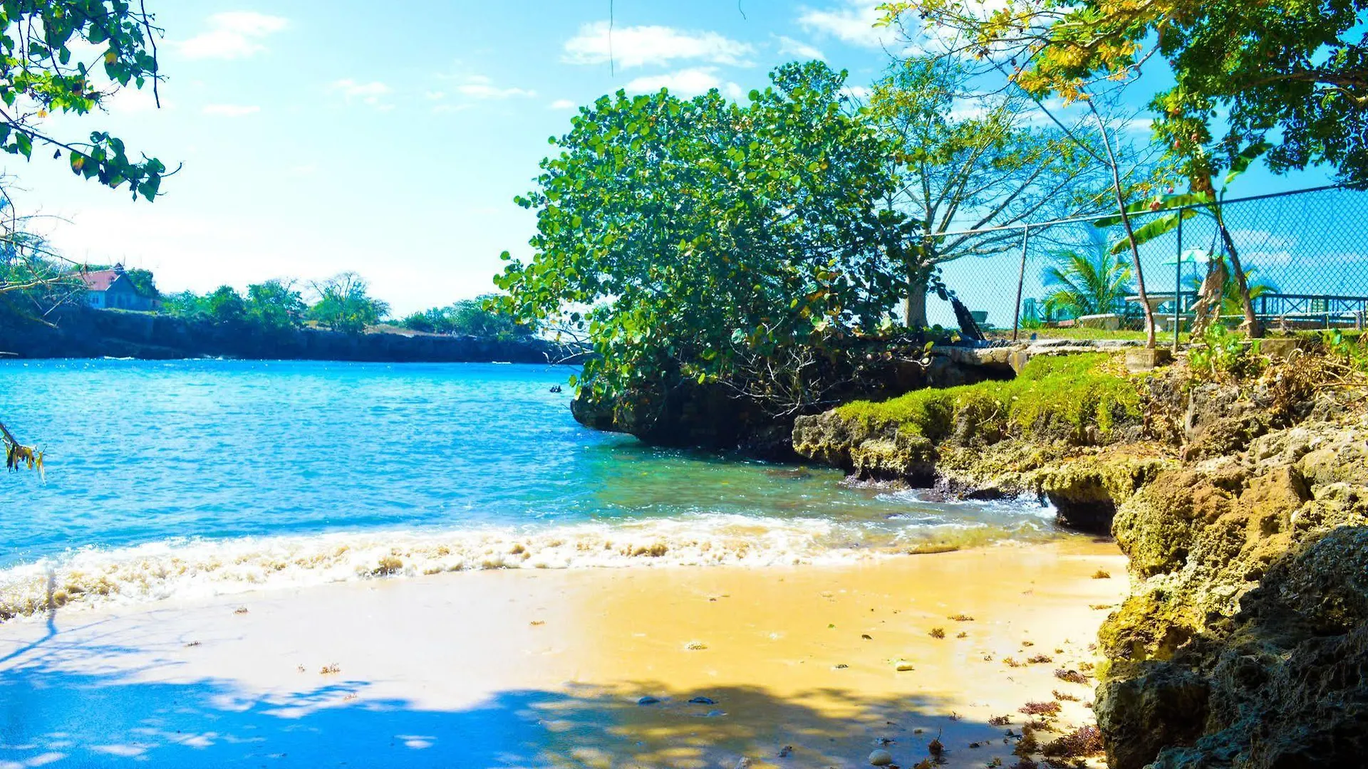 Lemer Guesthouse & Villa Lucea