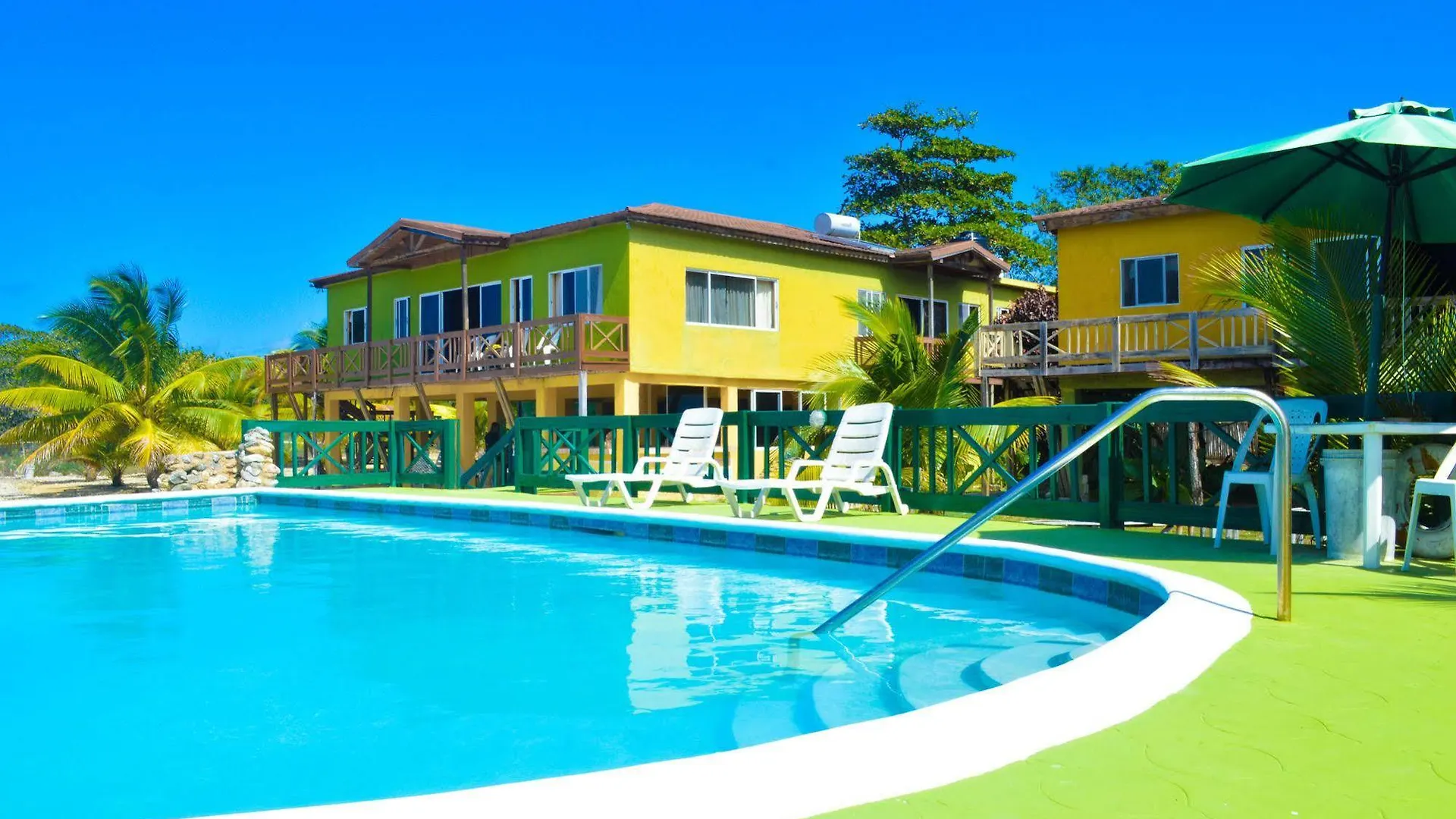 Lemer Guesthouse & Villa Lucea