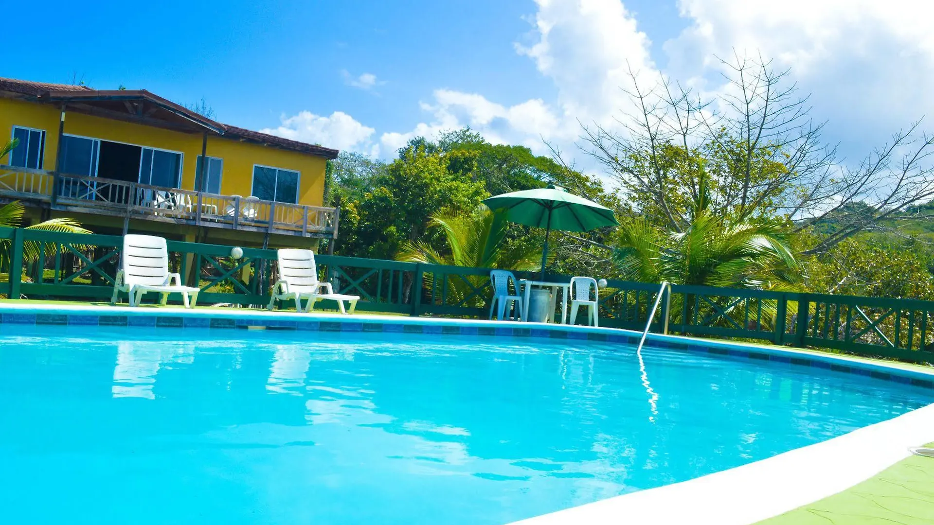Lemer Guesthouse & Villa Lucea